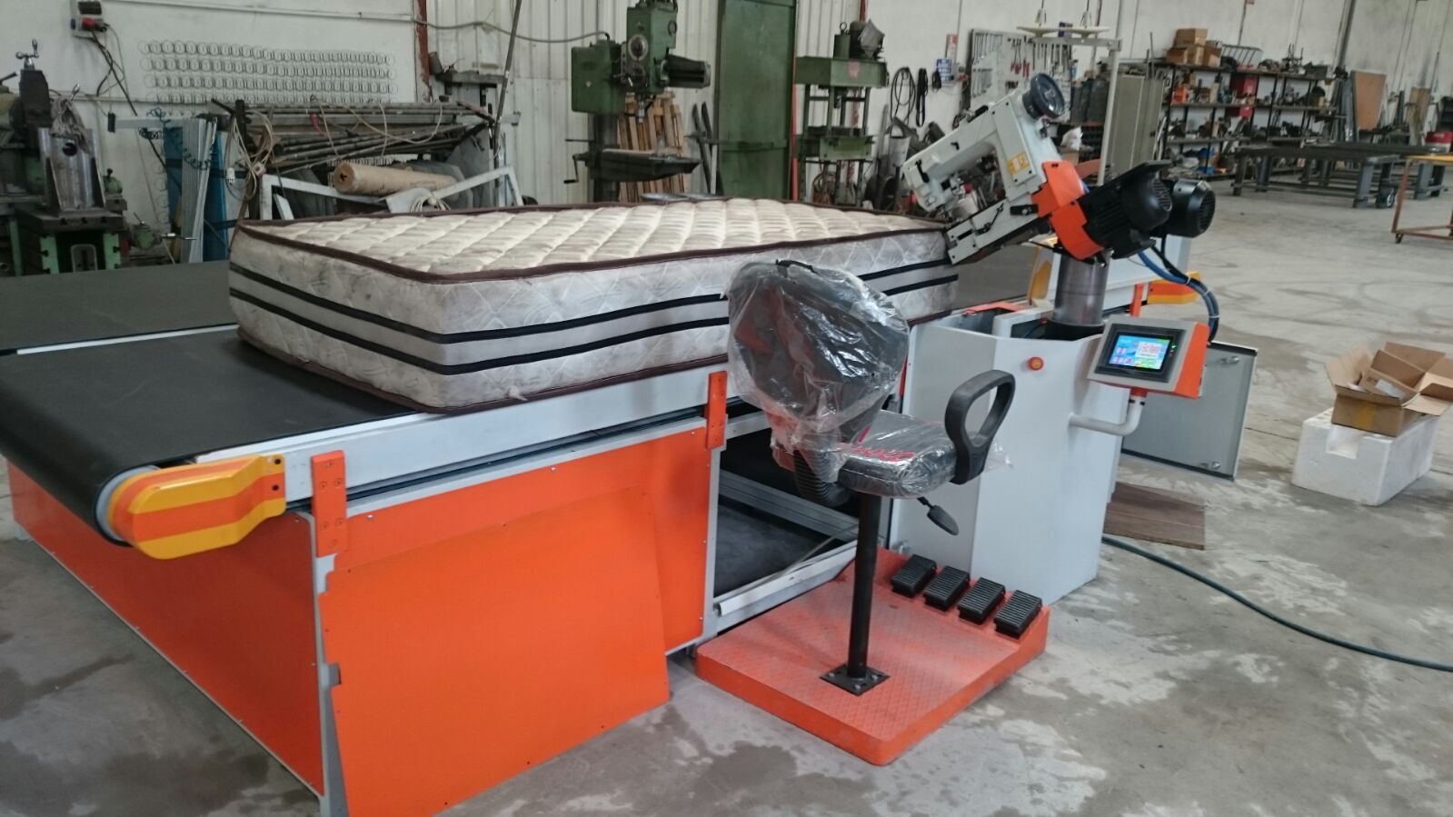 OTOMATİK KENAR KAPAMA MAKİNASI